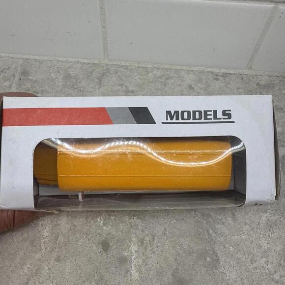 Model World 1:32 school bus die cast model, doors open, lights, sound, pullback - Picture 5 of 8